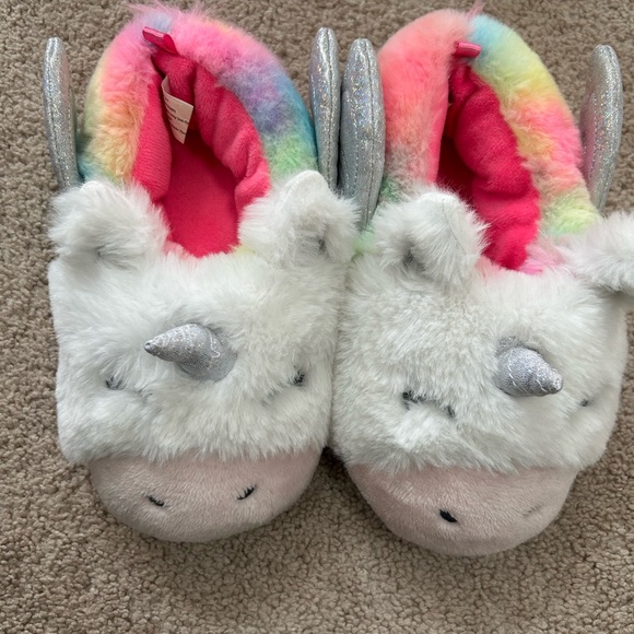 Size 13/1 unicorn slippers - Picture 4 of 8